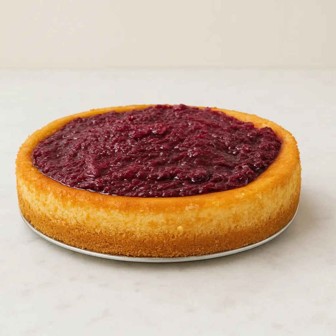 Exquisito cheesecake keto de harina de almendra y endulzado con alulosa 100% topping de mermelada de berries