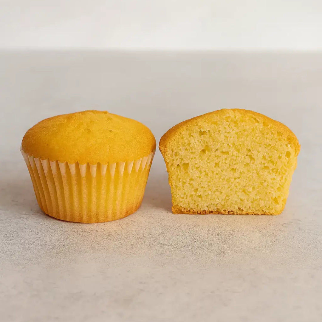 Muffins saludables con ralladura natural de naranja, bajos en carbohidratos.